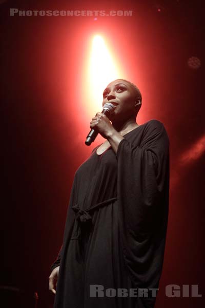 LAURA MVULA - 2013-11-10 - PARIS - La Cigale - 